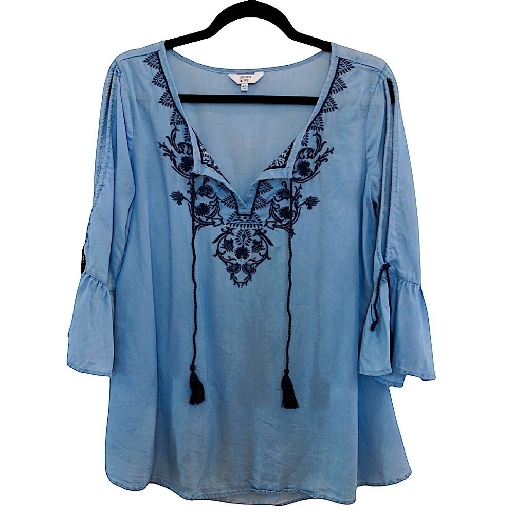 CROWN & Ivy Embroidered Chambray Top Size XS